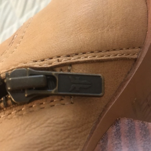 Frye Leather Tan Bootie Ankle Boots Stacked Heel Side Zipper Size 8 M - Picture 9 of 15
